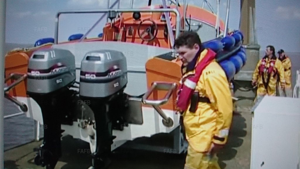 BOARDING BOAT mac lachalan